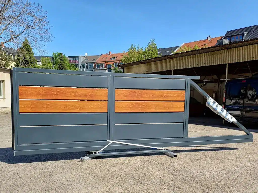 Zaunplus Premium Zaunsystem Travertin 200 P 10 Holzoptik 20250429 103449 1 1